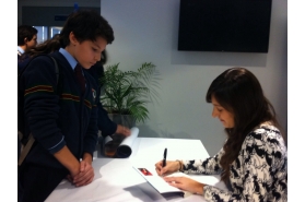 Tiffany Calligaris, joven y exitosa escritora argentina